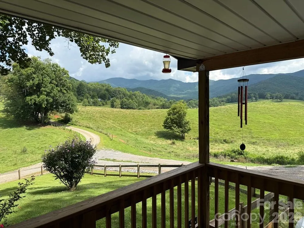 206 Bethabara Loop Hayesville, NC 28904