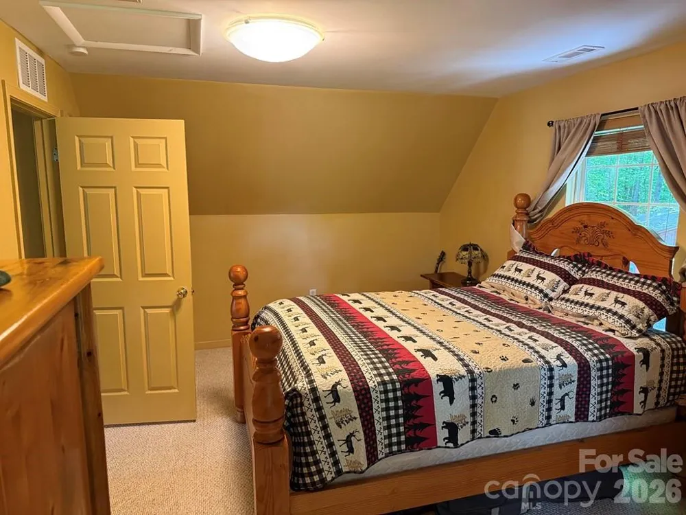 206 Bethabara Loop Hayesville, NC 28904