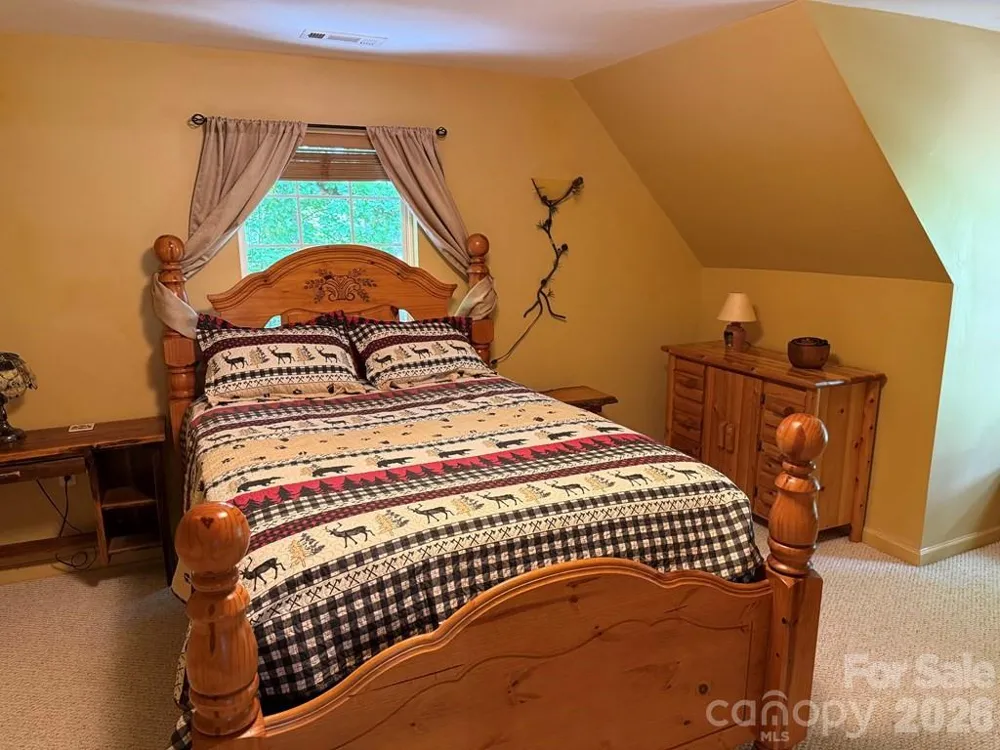 206 Bethabara Loop Hayesville, NC 28904