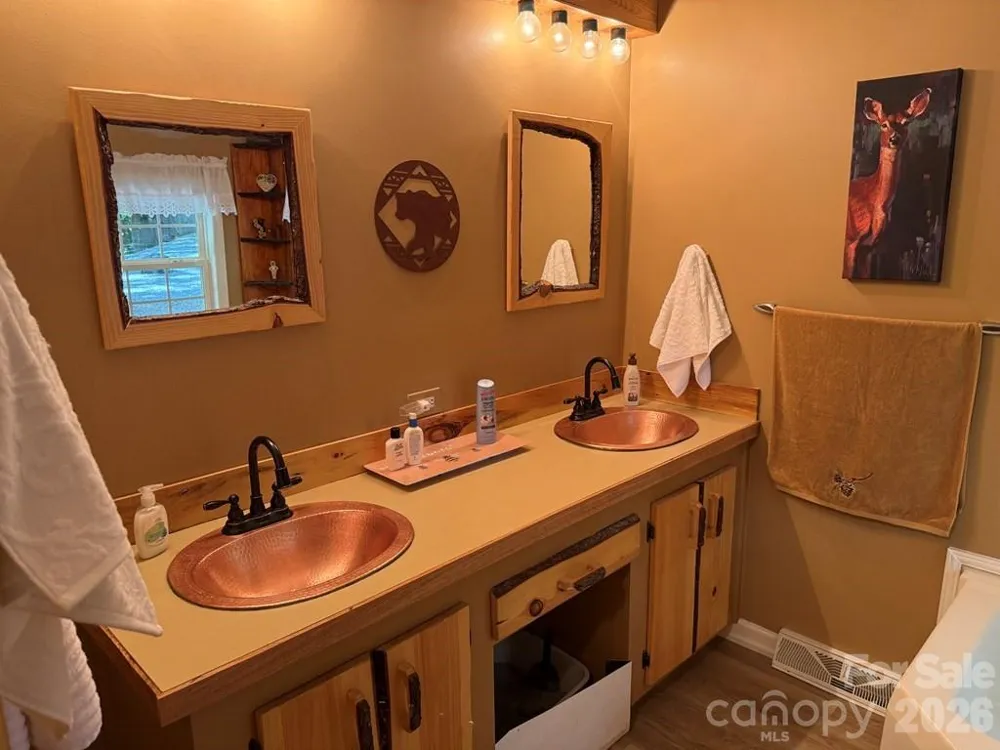 206 Bethabara Loop Hayesville, NC 28904