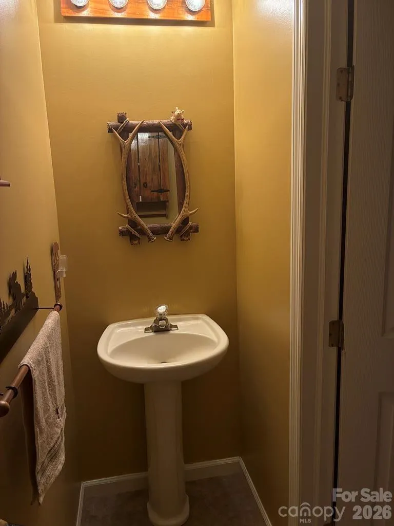 206 Bethabara Loop Hayesville, NC 28904