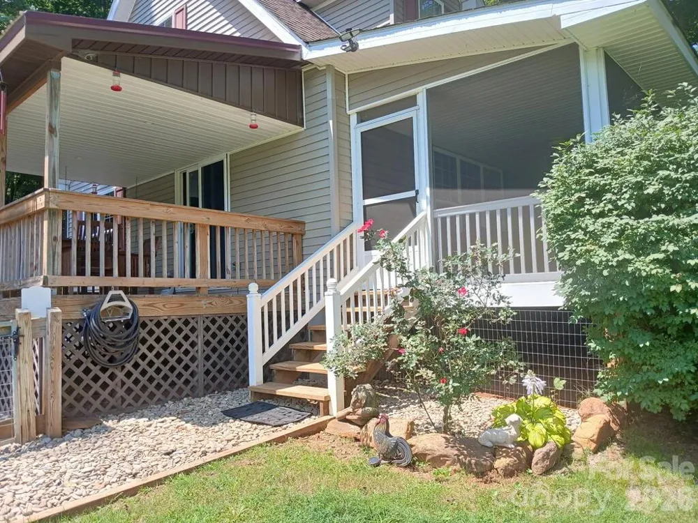 206 Bethabara Loop Hayesville, NC 28904