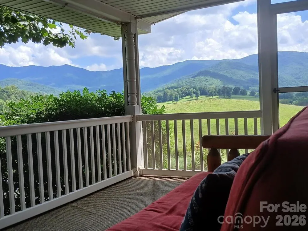 206 Bethabara Loop Hayesville, NC 28904