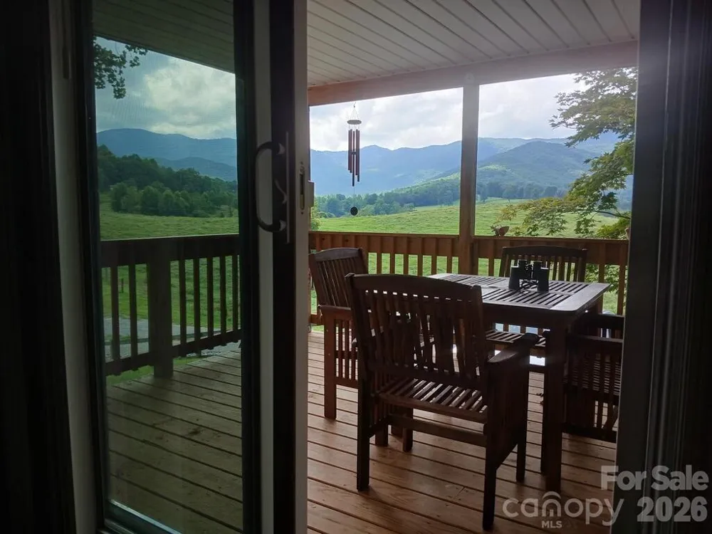 206 Bethabara Loop Hayesville, NC 28904