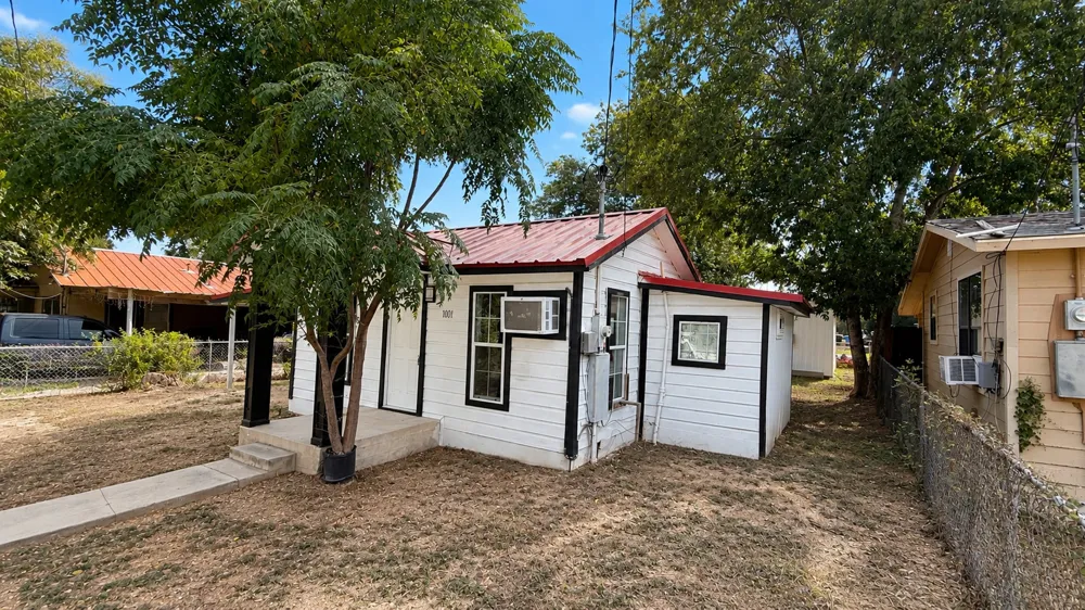 1001 Tony Lee Street Seguin, TX 78155