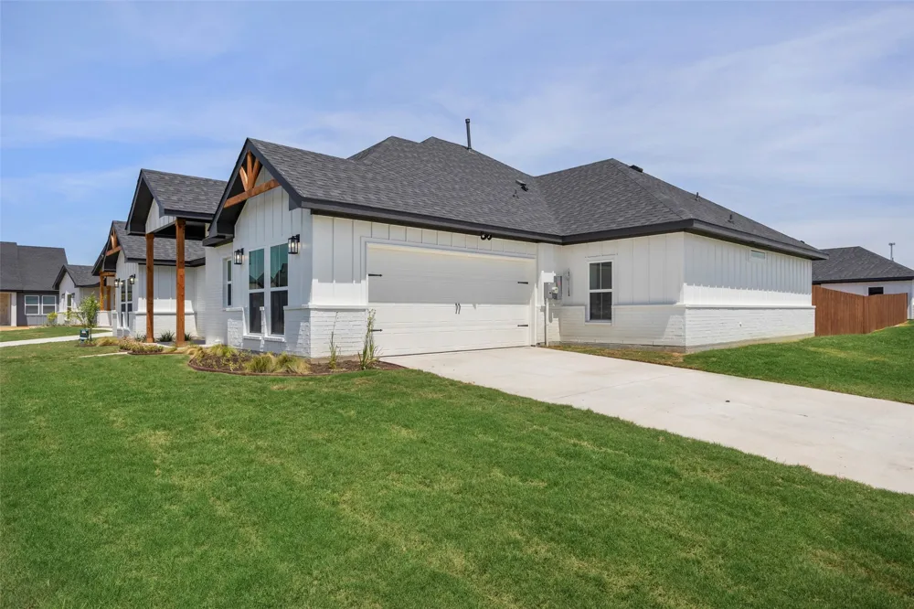 200 Cliff Court Godley, TX 76044