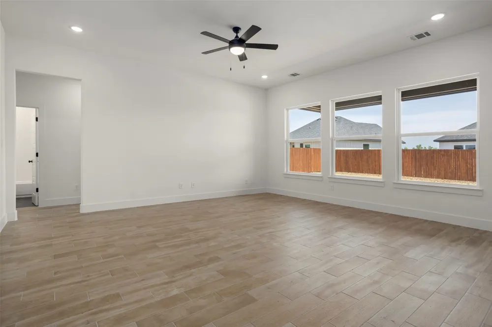 200 Cliff Court Godley, TX 76044