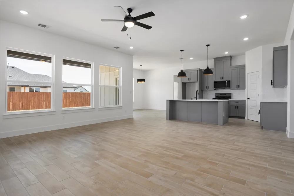 200 Cliff Court Godley, TX 76044