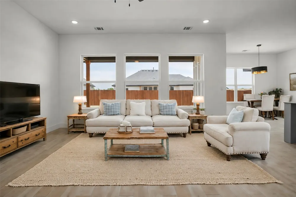 200 Cliff Court Godley, TX 76044