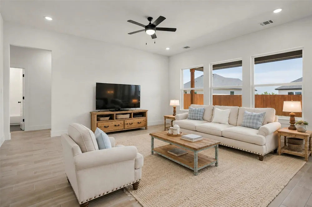 200 Cliff Court Godley, TX 76044