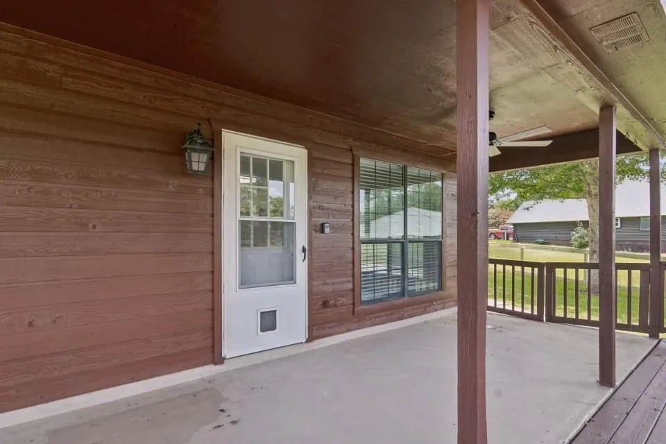 28 Hunters Creek Drive Huntsville, TX 77340