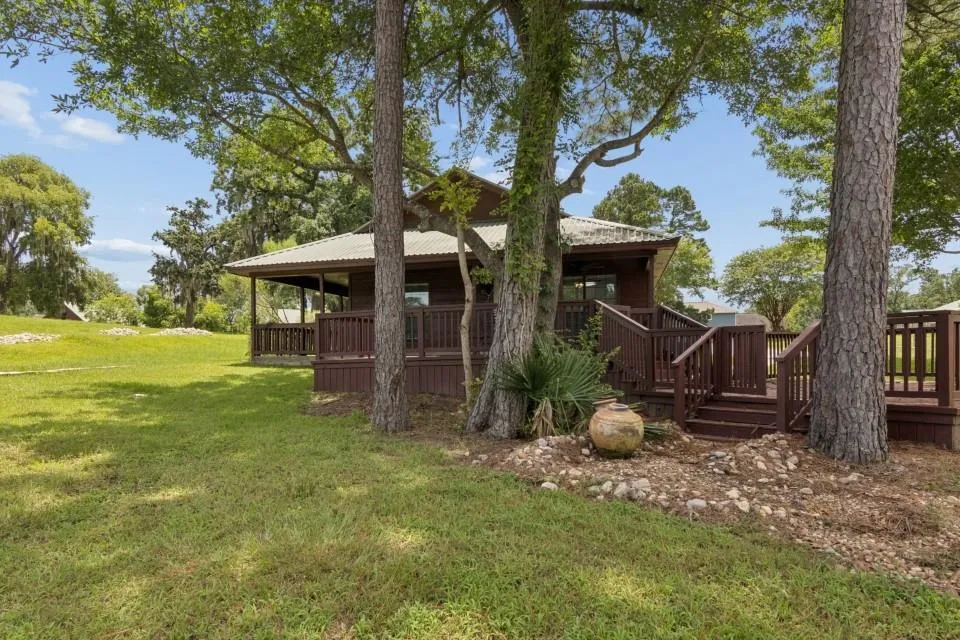 28 Hunters Creek Drive Huntsville, TX 77340