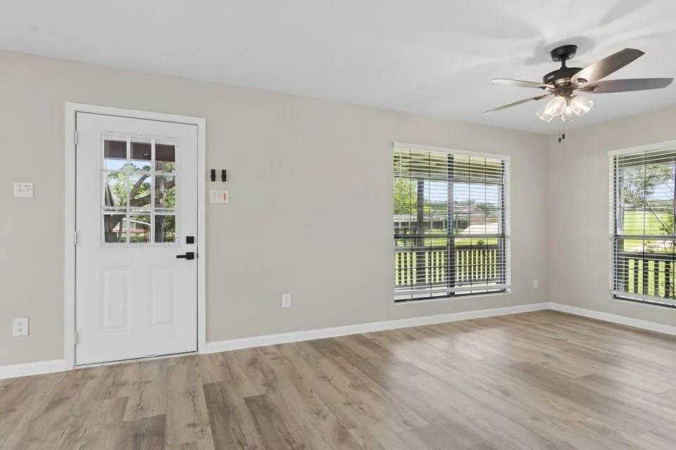 28 Hunters Creek Drive Huntsville, TX 77340