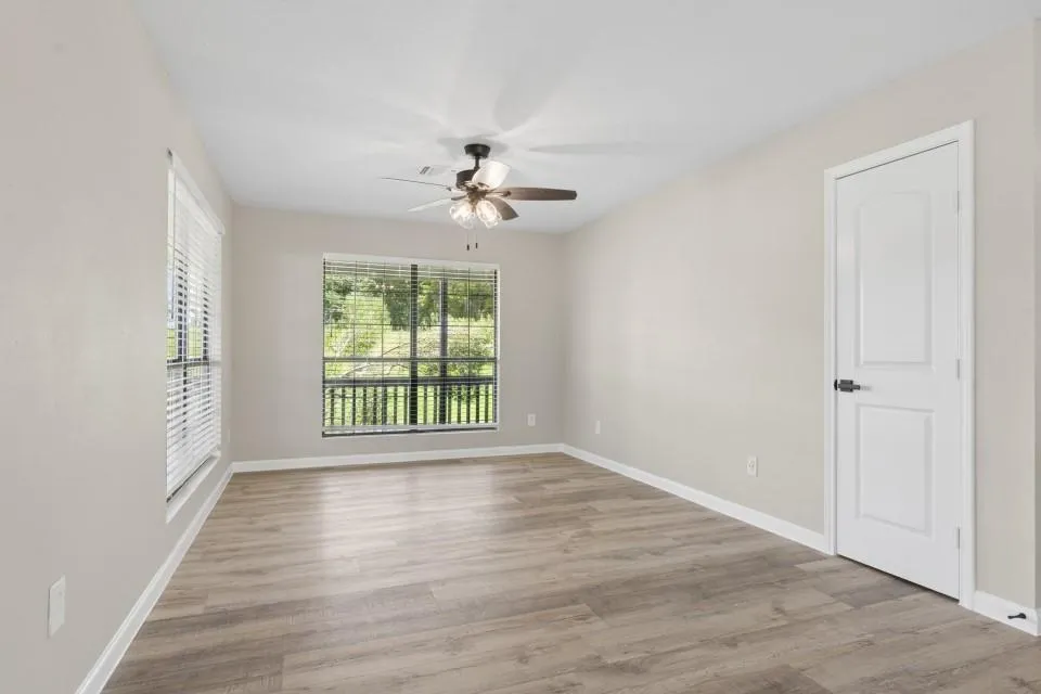 28 Hunters Creek Drive Huntsville, TX 77340