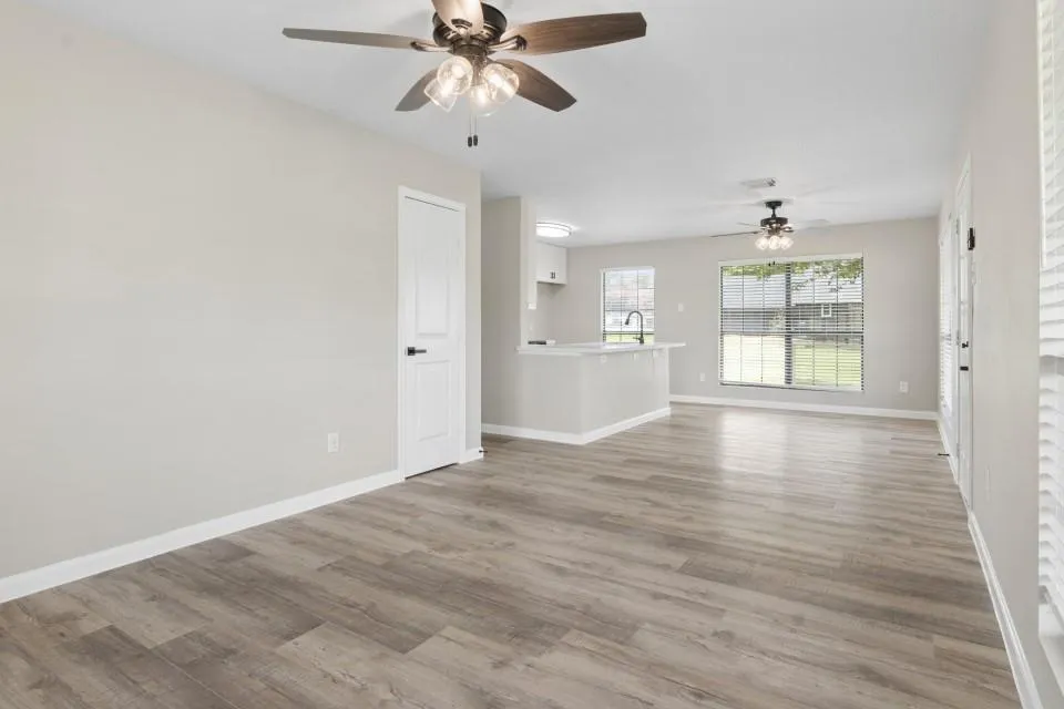 28 Hunters Creek Drive Huntsville, TX 77340