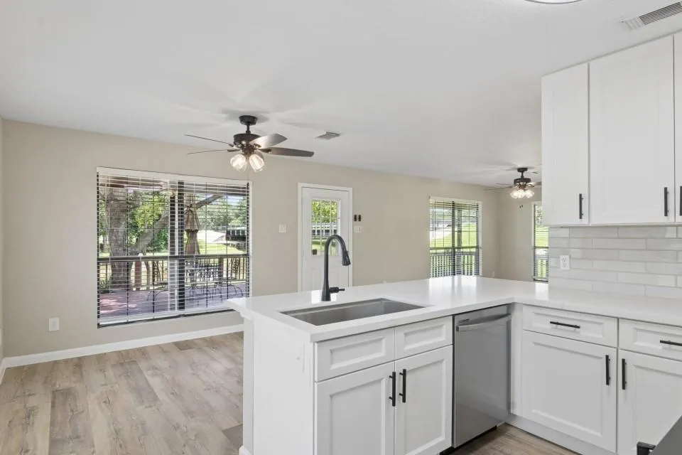 28 Hunters Creek Drive Huntsville, TX 77340