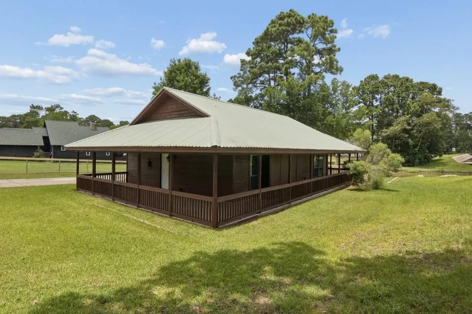 28 Hunters Creek Drive Huntsville, TX 77340