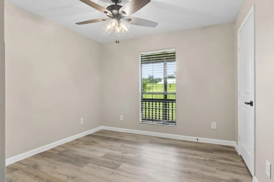 28 Hunters Creek Drive Huntsville, TX 77340