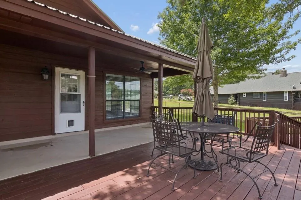 28 Hunters Creek Drive Huntsville, TX 77340
