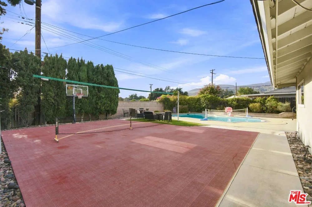 1873 Rosemount Avenue Claremont, CA 91711