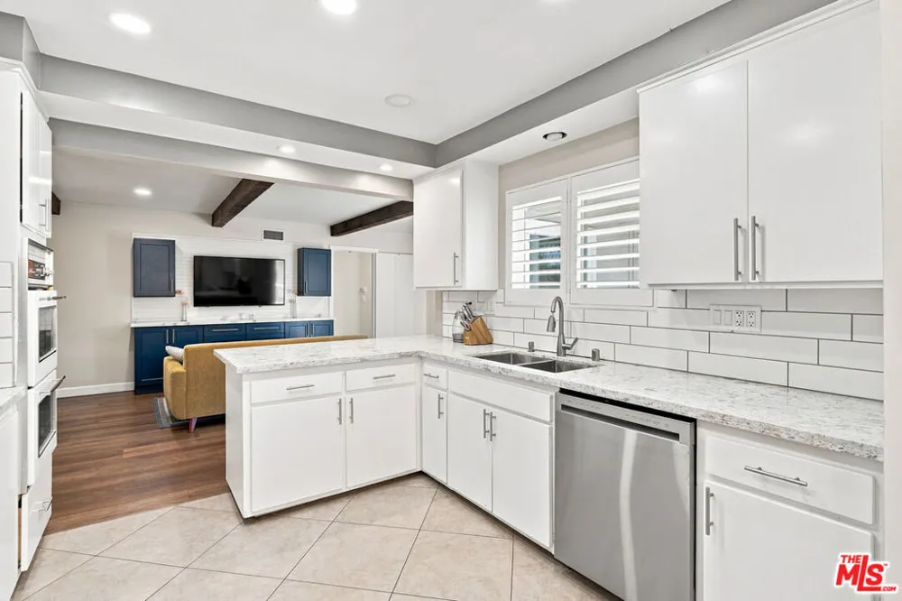 1873 Rosemount Avenue Claremont, CA 91711