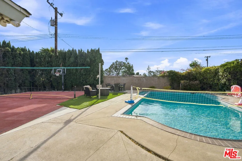 1873 Rosemount Avenue Claremont, CA 91711