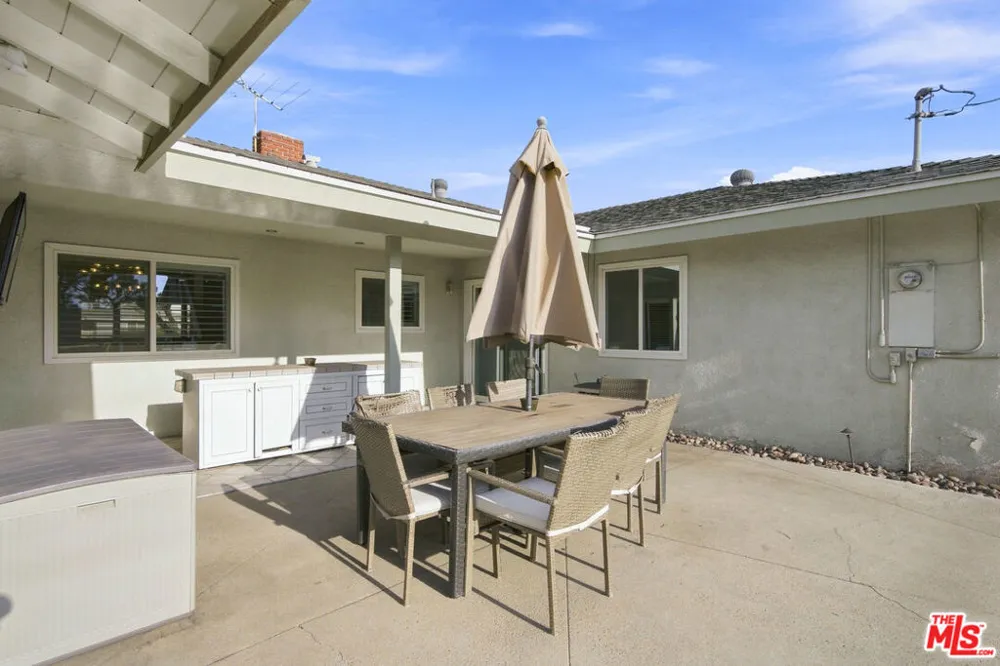1873 Rosemount Avenue Claremont, CA 91711