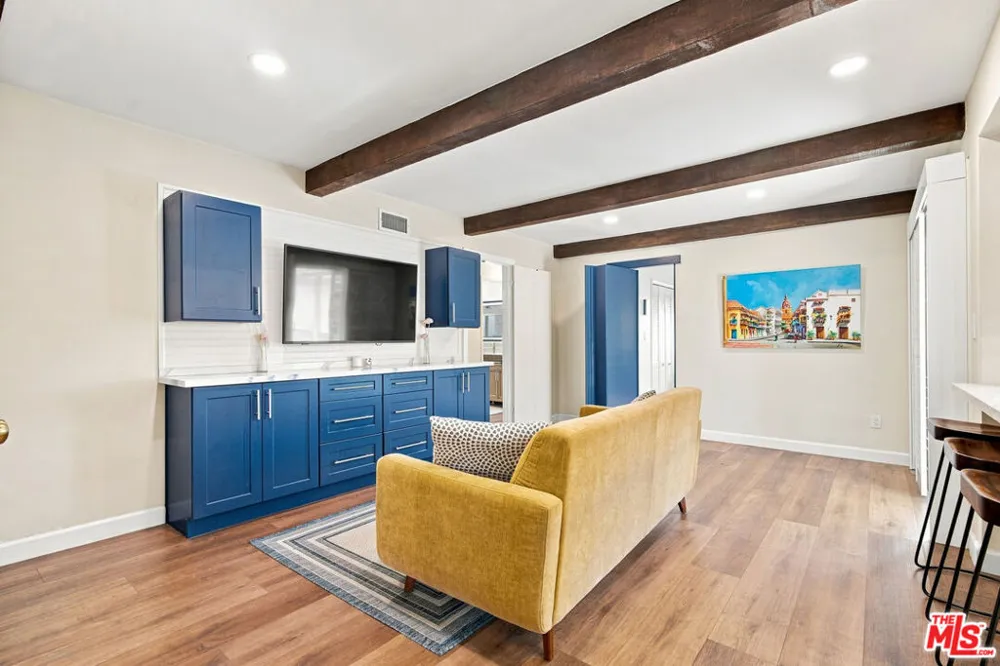 1873 Rosemount Avenue Claremont, CA 91711