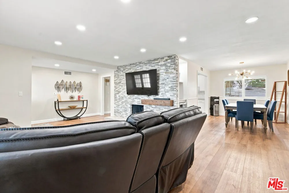 1873 Rosemount Avenue Claremont, CA 91711