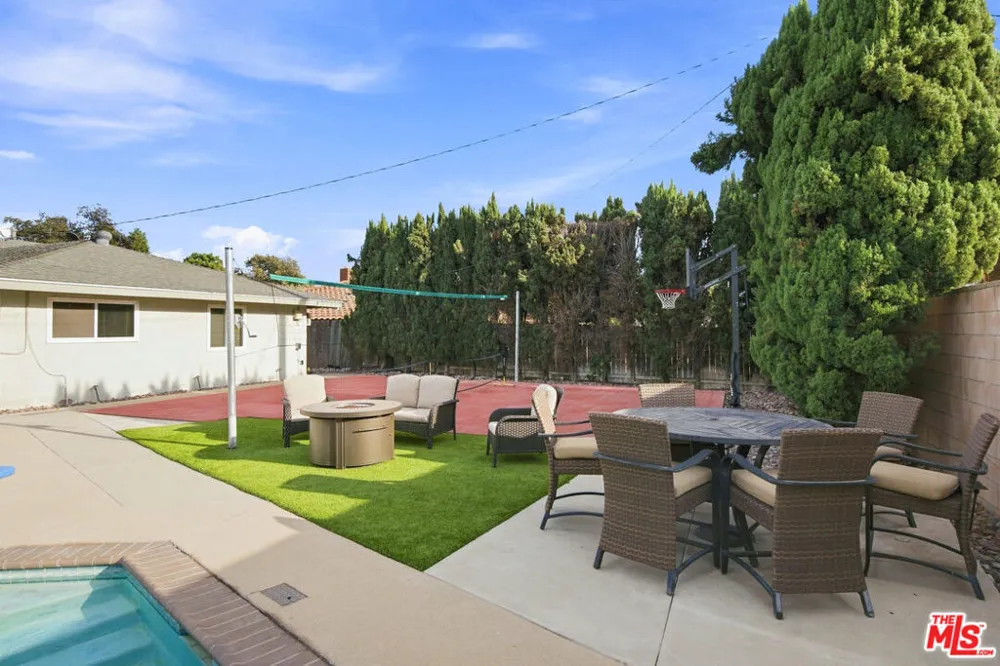 1873 Rosemount Avenue Claremont, CA 91711