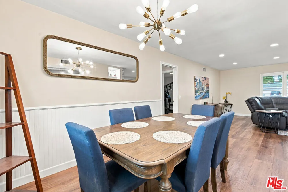 1873 Rosemount Avenue Claremont, CA 91711