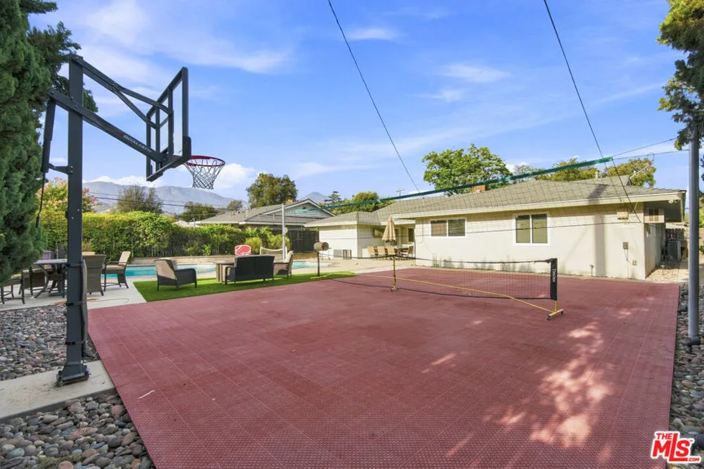 1873 Rosemount Avenue Claremont, CA 91711