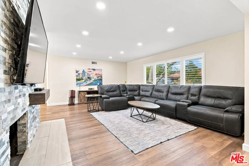 1873 Rosemount Avenue Claremont, CA 91711