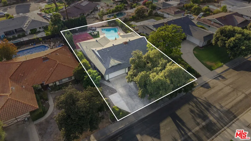 1873 Rosemount Avenue Claremont, CA 91711