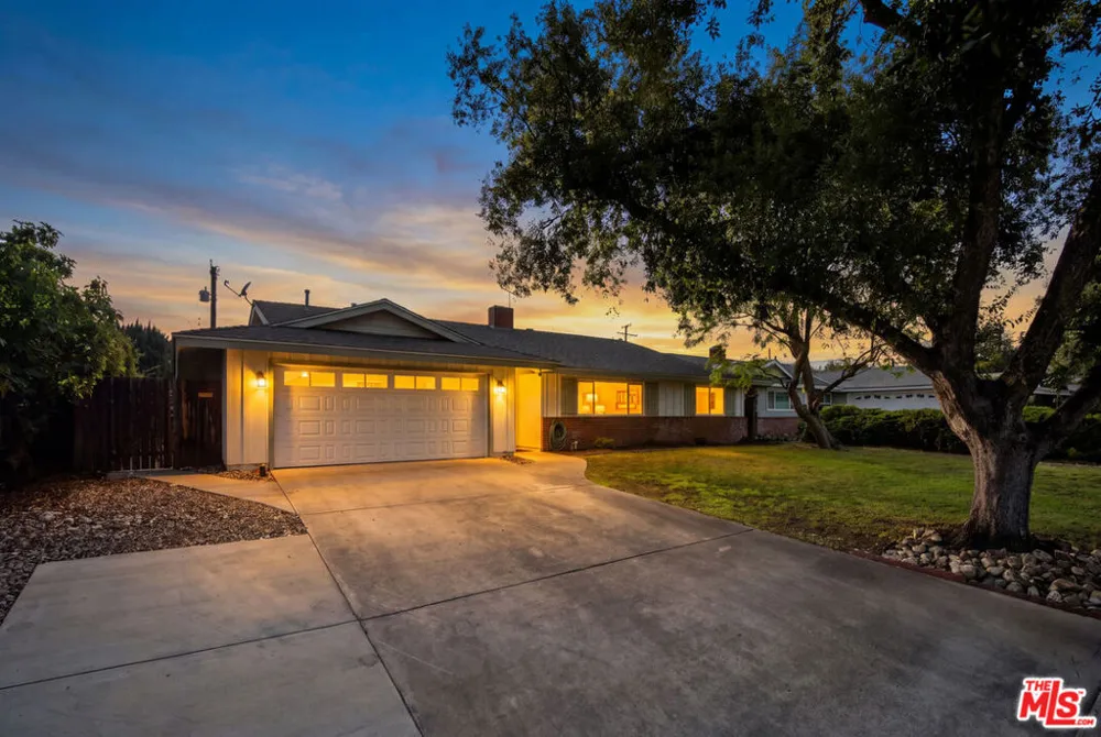 1873 Rosemount Avenue Claremont, CA 91711