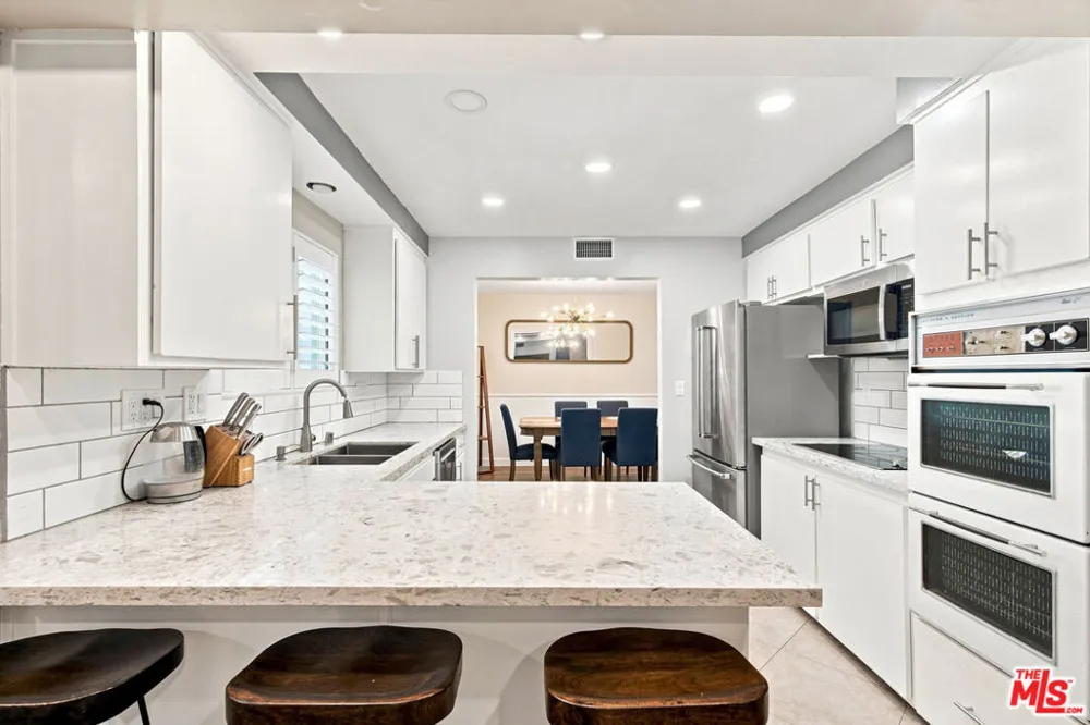 1873 Rosemount Avenue Claremont, CA 91711