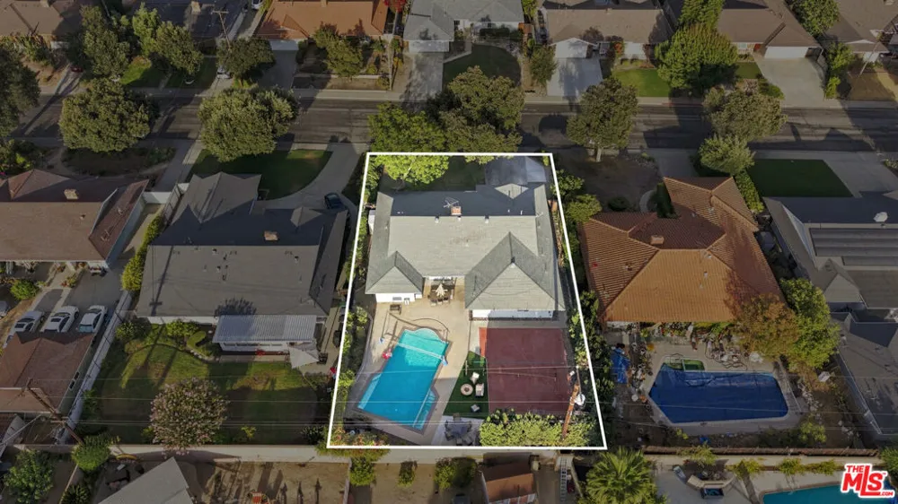 1873 Rosemount Avenue Claremont, CA 91711