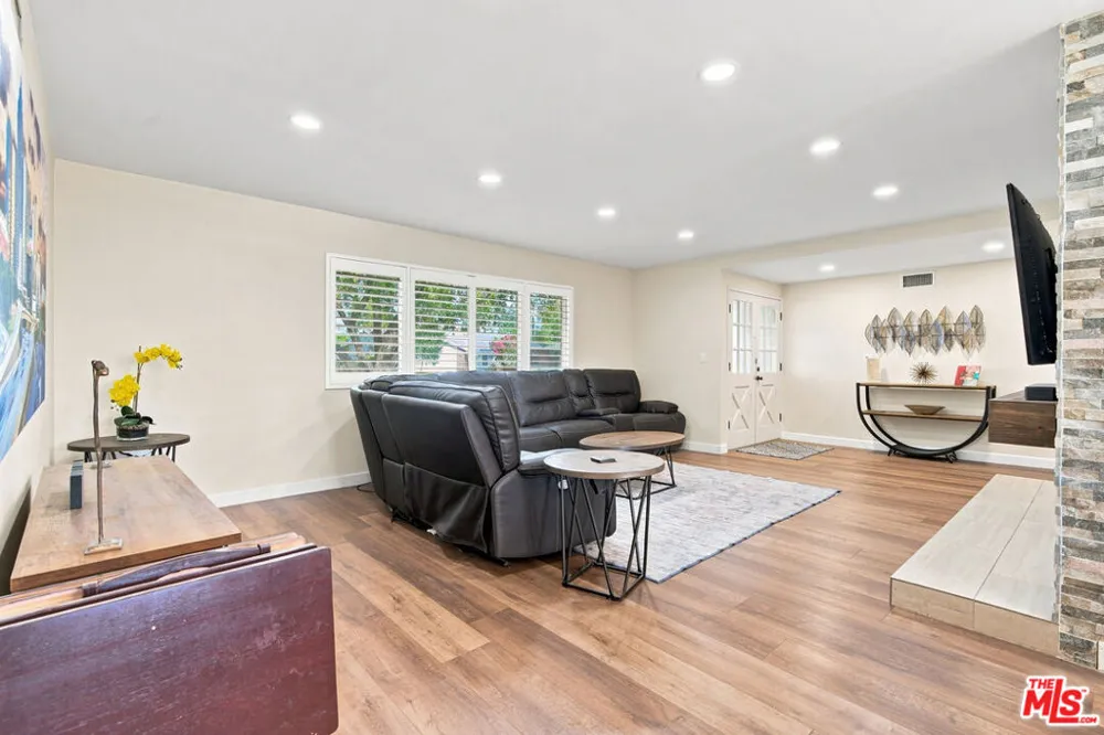 1873 Rosemount Avenue Claremont, CA 91711