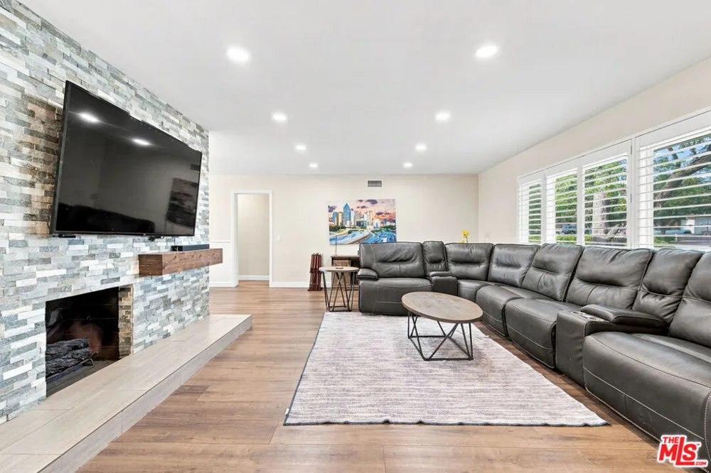 1873 Rosemount Avenue Claremont, CA 91711