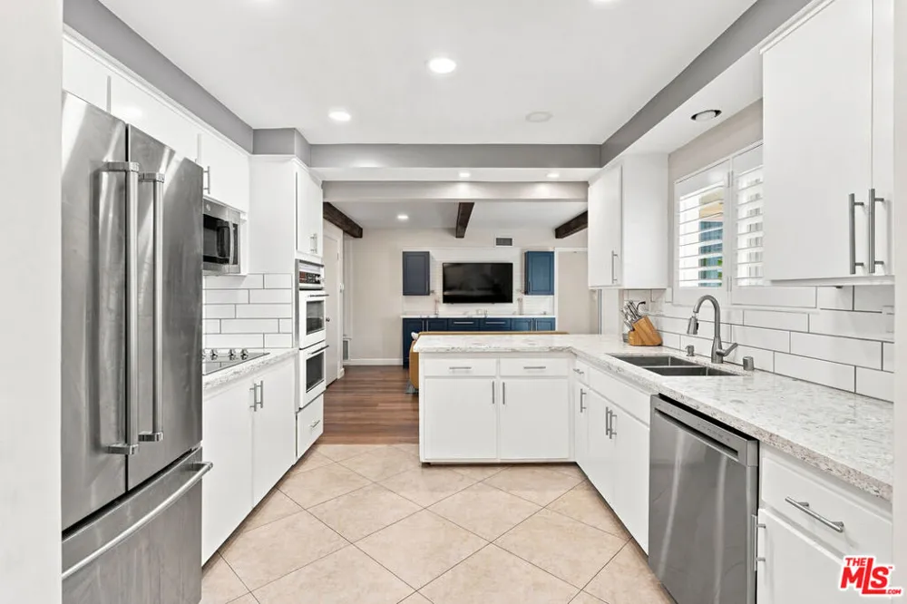 1873 Rosemount Avenue Claremont, CA 91711