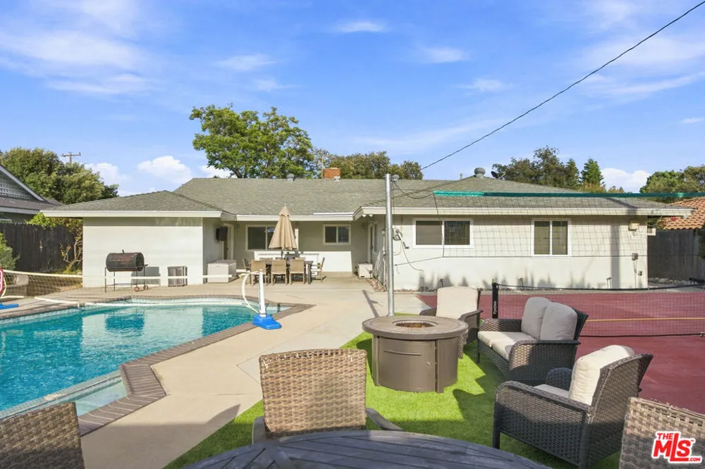 1873 Rosemount Avenue Claremont, CA 91711