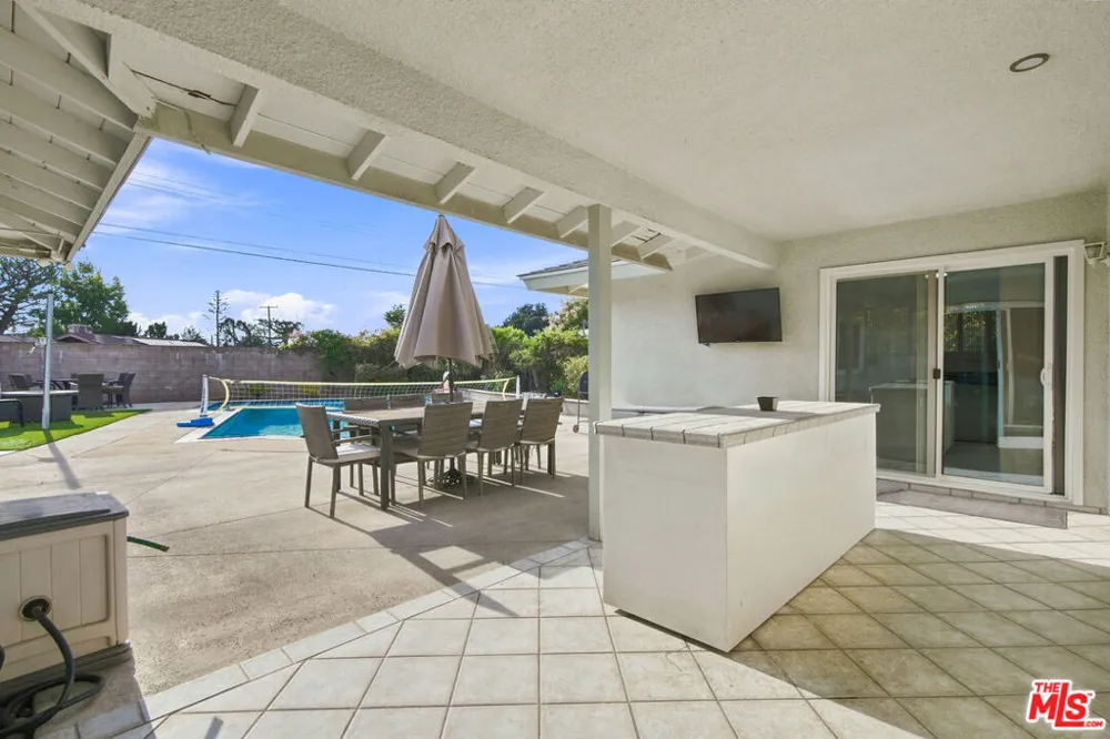 1873 Rosemount Avenue Claremont, CA 91711