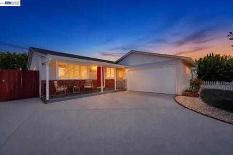 39912 Wyatt Ln