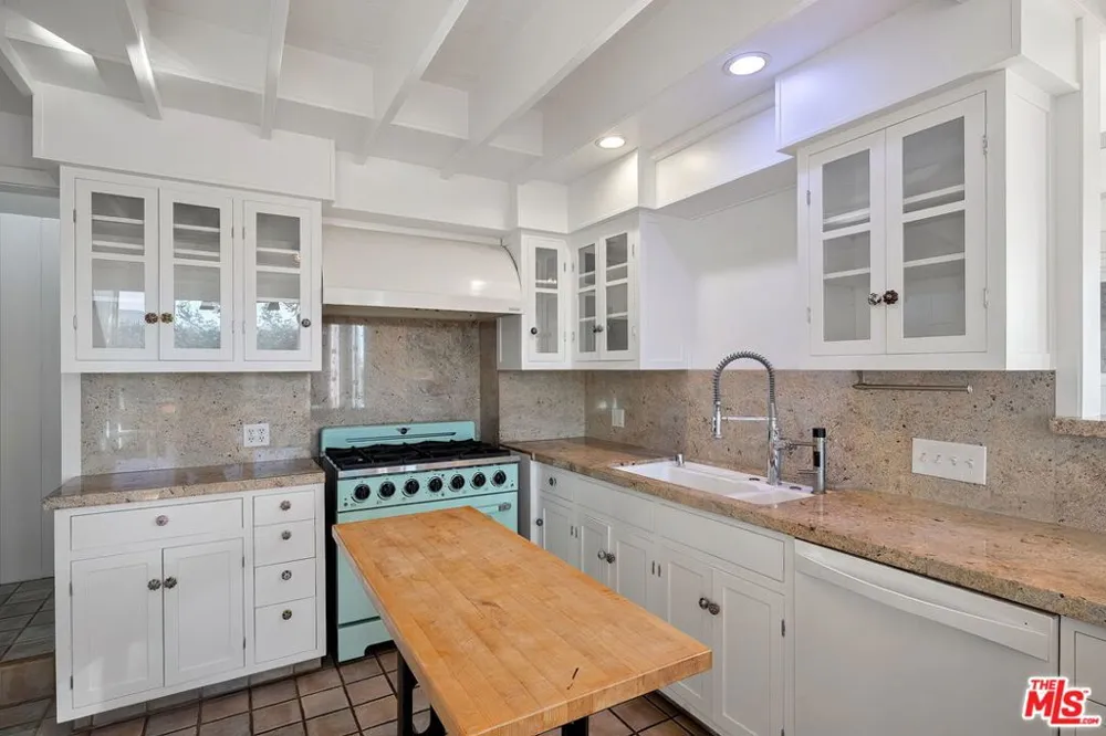 339 Adelaide Drive Santa Monica, CA 90402