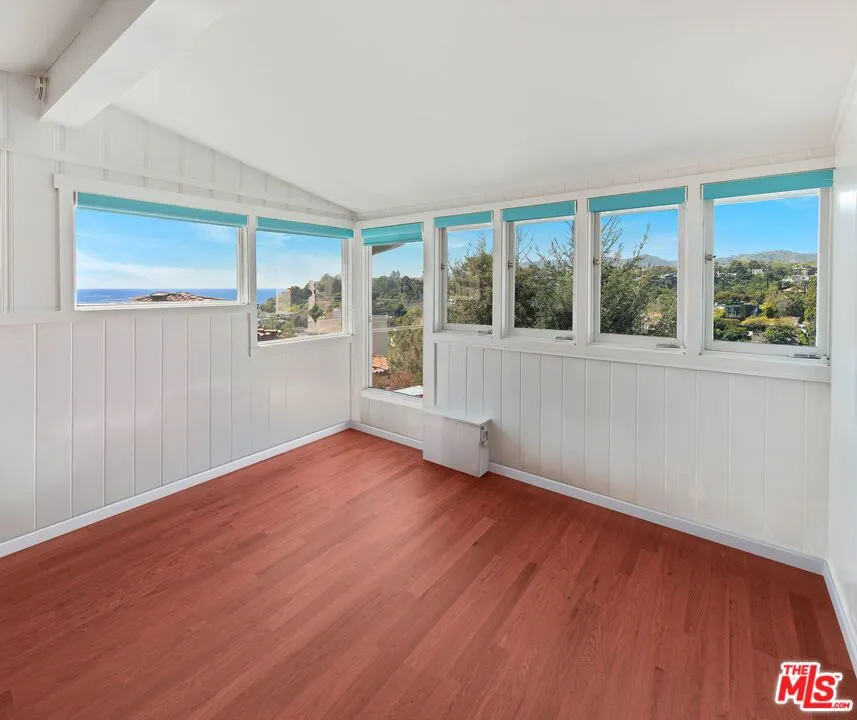 339 Adelaide Drive Santa Monica, CA 90402