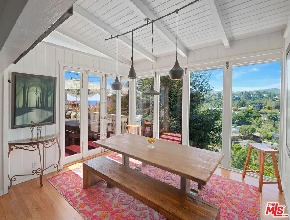 339 Adelaide Drive Santa Monica, CA 90402