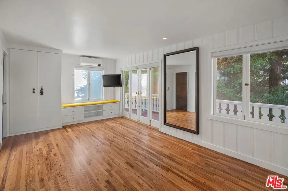 339 Adelaide Drive Santa Monica, CA 90402