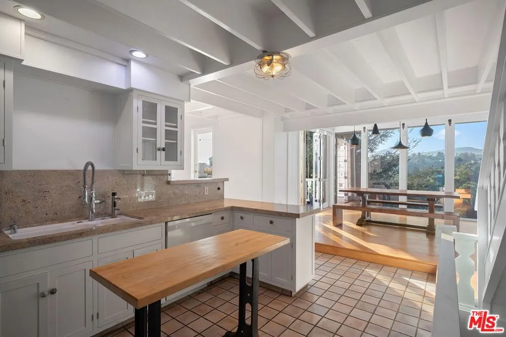 339 Adelaide Drive Santa Monica, CA 90402
