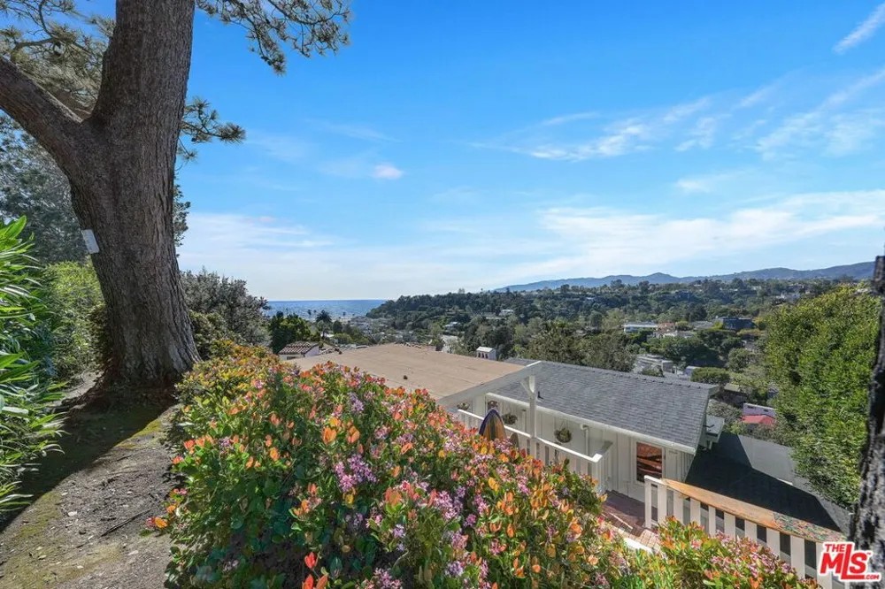 339 Adelaide Drive Santa Monica, CA 90402