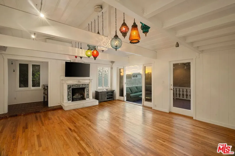 339 Adelaide Drive Santa Monica, CA 90402